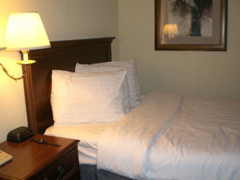 Garden Plaza Hotel Saddle Brook Extérieur photo