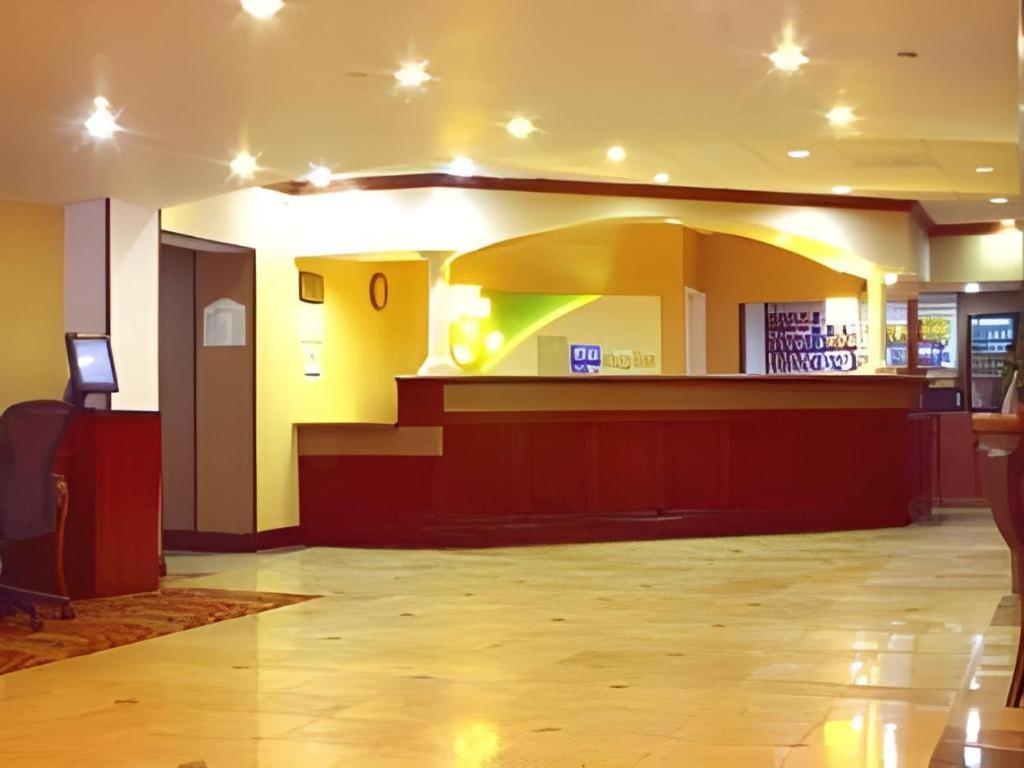 Garden Plaza Hotel Saddle Brook Extérieur photo