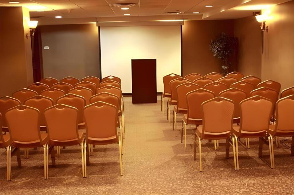 Garden Plaza Hotel Saddle Brook Extérieur photo