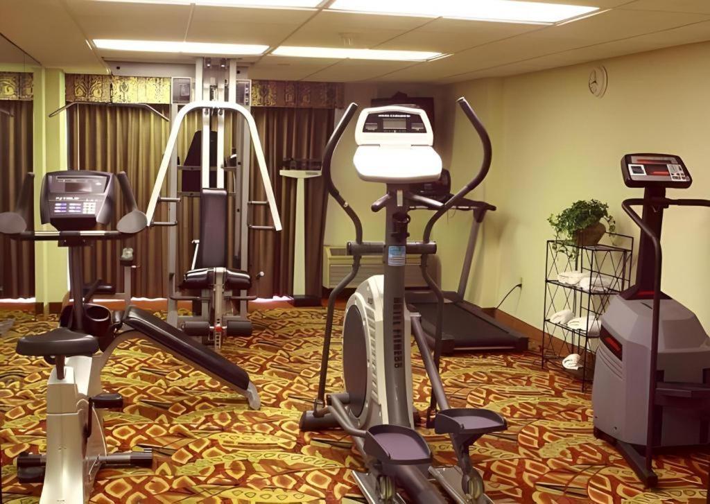 Garden Plaza Hotel Saddle Brook Extérieur photo