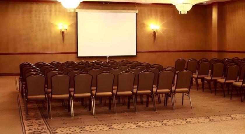 Garden Plaza Hotel Saddle Brook Extérieur photo
