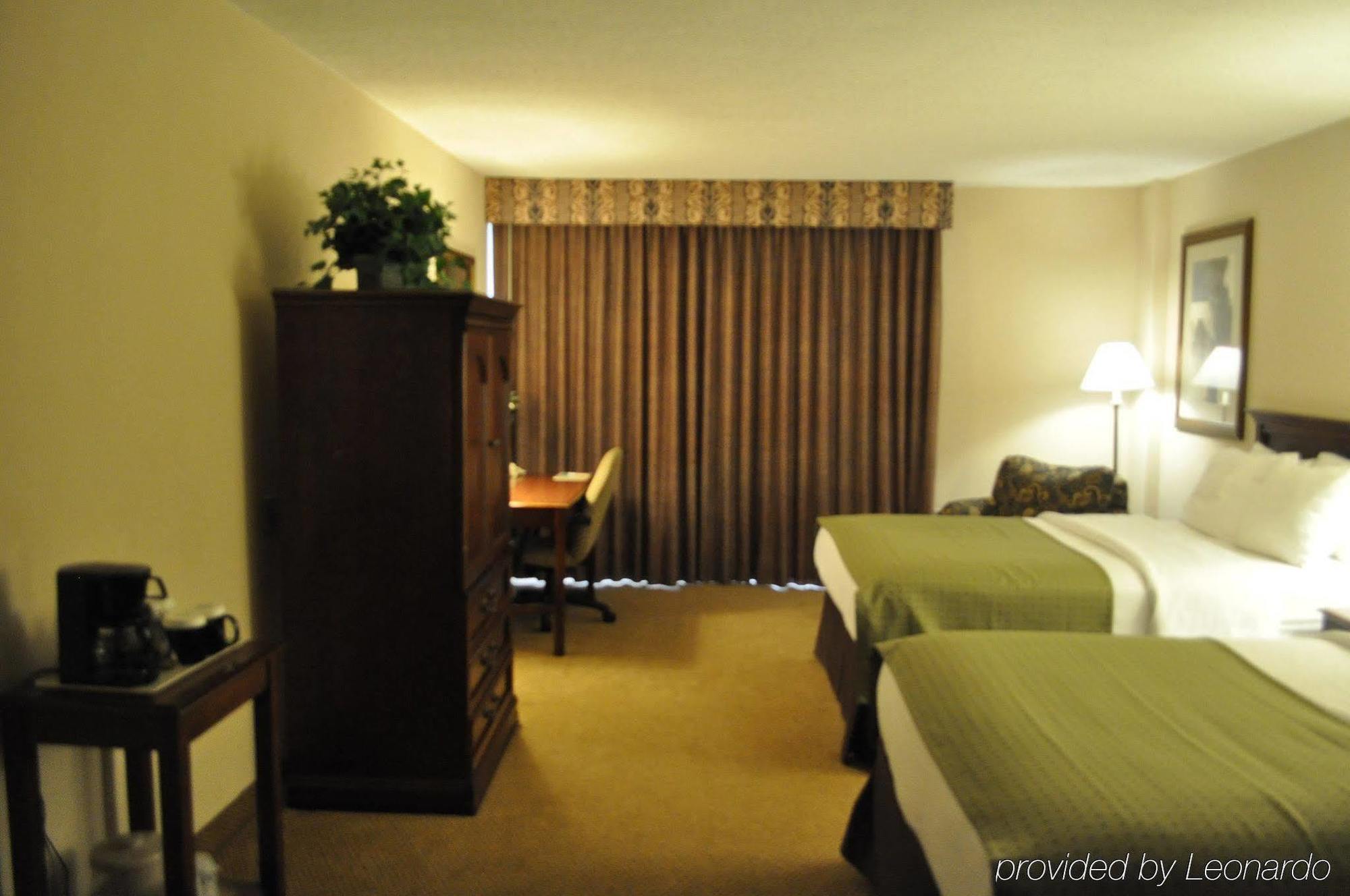 Garden Plaza Hotel Saddle Brook Chambre photo